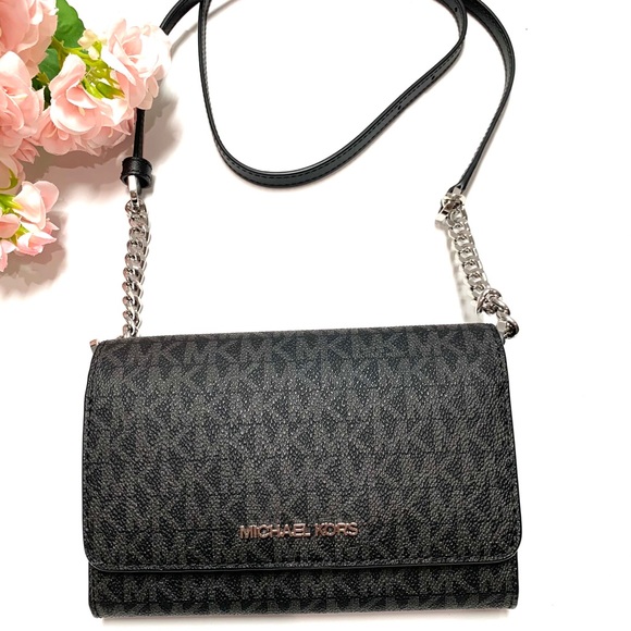 Michael Kors Handbags - MICHAEL KORS JET SET TRAVEL MD MK XBODY